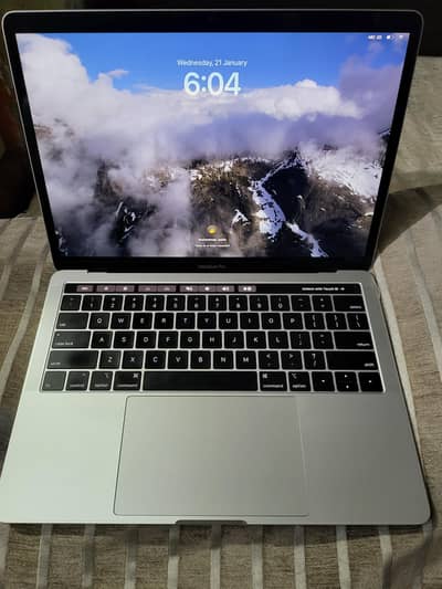 Macbook Pro 2019 Core i5 8/256gb touchbar for sale