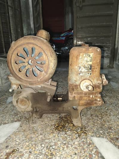 Donkey pump golden original