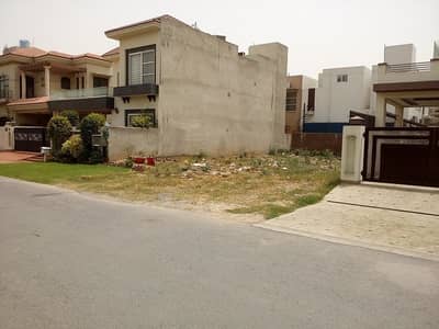 Central Location 7 Marla Plot For Sale Easy Access To 120 Feet Wide Main Road