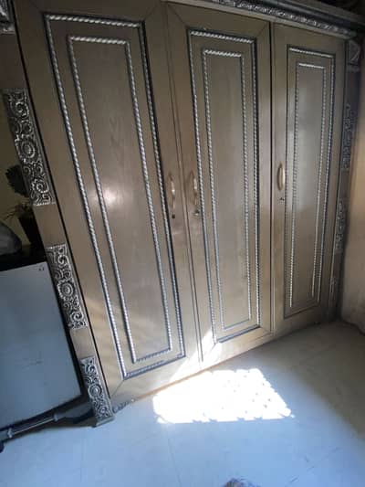 LUXURY CLASSIC WOODEN BEDROOM SET FOR SALE