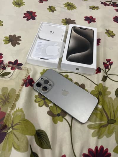 iphone 15 pro max silver titanium 10/10 with complete box