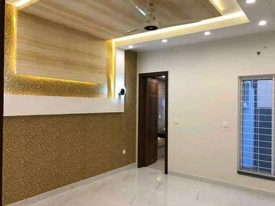 6 BEDS HOUSE AVAILABLE FOR SALE