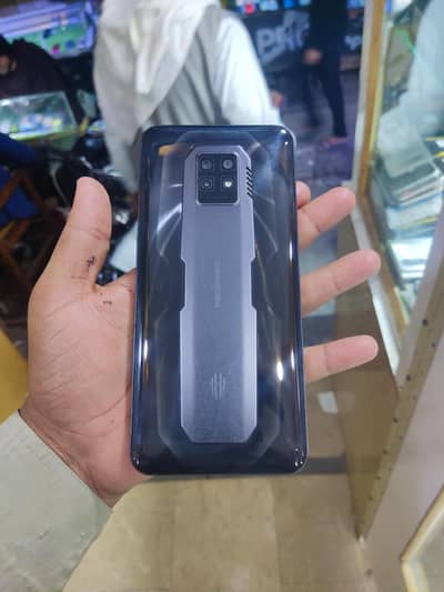 redmagic 7 pro  16gb ram 512bg room  120 fps PUBG