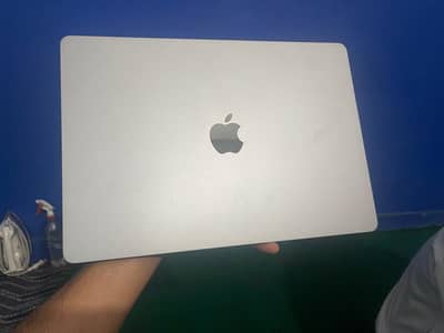 Macbook air 2023 M2 8gb ram 256 SSD 15 inches