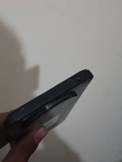 mobile may koi assu nahi ha box sat ha chargar bhe lakn orgnial nahi h