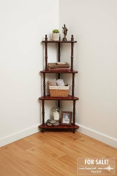 Courner shelf display