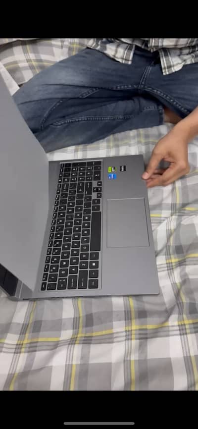 HP OMEN 4070 GAMING LAPTOP FOR SALE (NEGOTIABLE)