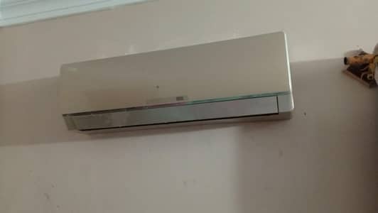 Gree Inverter AC 1 ton