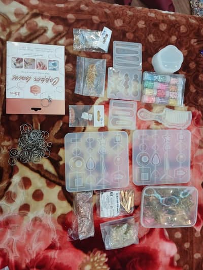 Resin molds,keychains, locket hooks. decoration items dried flowers