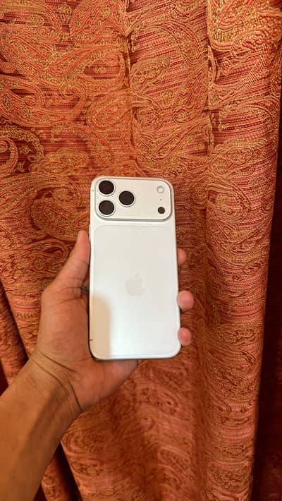 iPhone 17 Pro Max JV