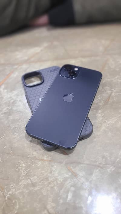 iphone 13 128gb waterpack condition 10/10