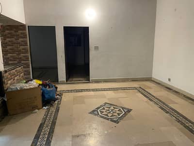 3 bed dd 1st floor portion available for rent