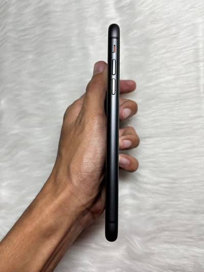 iPhone 11 03270690589