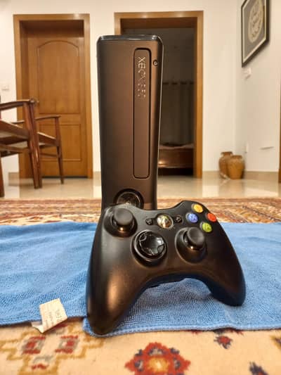 xbox 360 slim with box