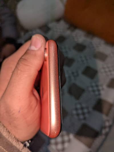 iPhone xr all okay  4 gb Battery health 80  Face ID work  Demend 32