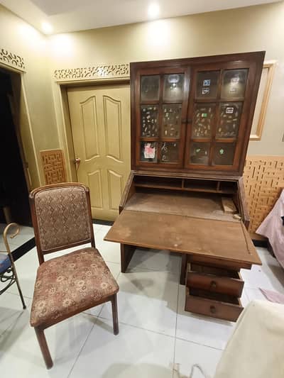 antique Vantage oldest study table