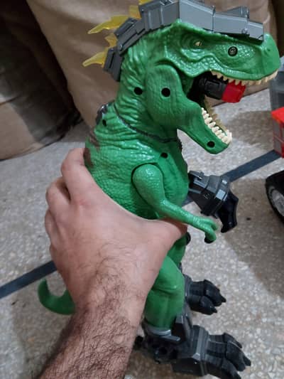 Dana sor chalta ha  ( Hamara pass lot ka Mall majood ha )