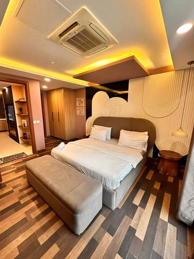 gold crest mall 3 bed rooms available daily weekly