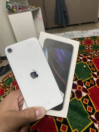 iPhone SE 2020 (128GB) – Excellent Condition (Factory unlocked)