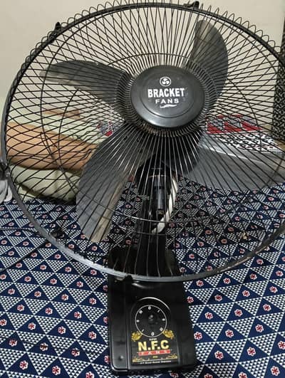 bracket fan used only 1 month