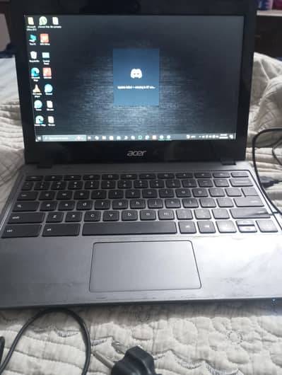 Acer Laptop, Windows 10 4gb/128gb with Charger and DELL mouse