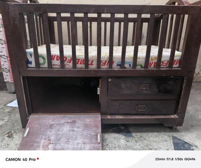 baby court with mattress in good condition