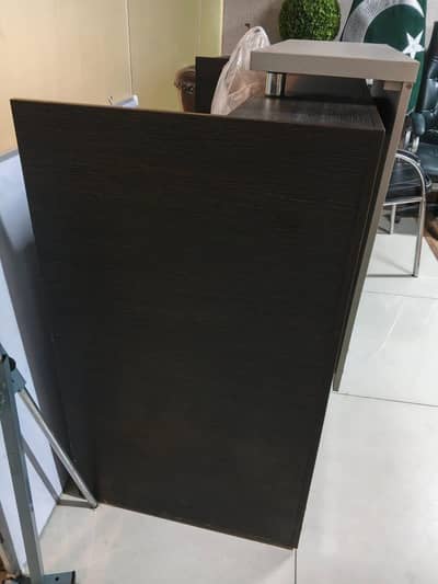 office reception table