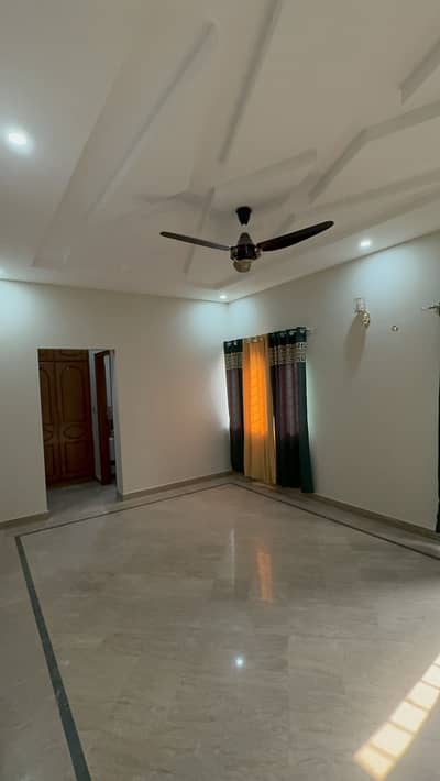 10 Marla Brand New First Entry Portion For Rent