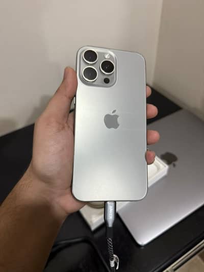 15 pro max Box data cable 10/10 condition