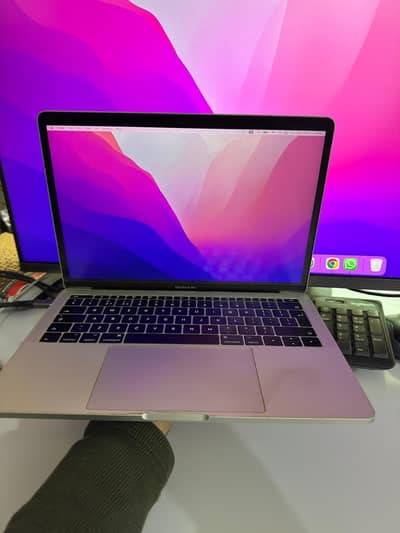 MacBook Pro 13-inch (Intel Core i7, 16GB RAM, 256GB SSD)