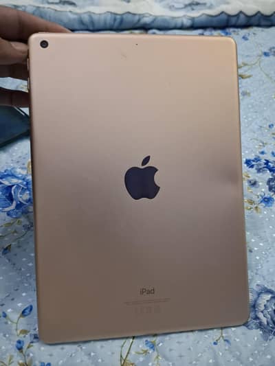 Ipad Generation  6, golden color