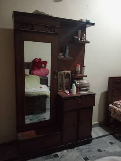 0ne dressing table with 02 drwars