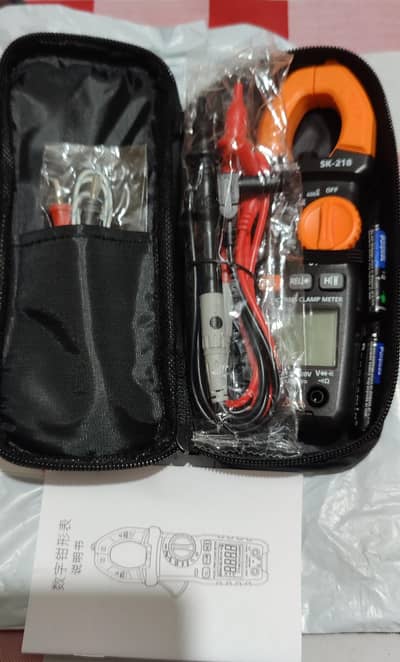 Clamp Meter 600 Wattage & Amps AC / DC