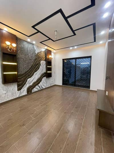 10 Marla Brand New House For Sale