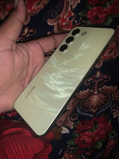 Vivo y100