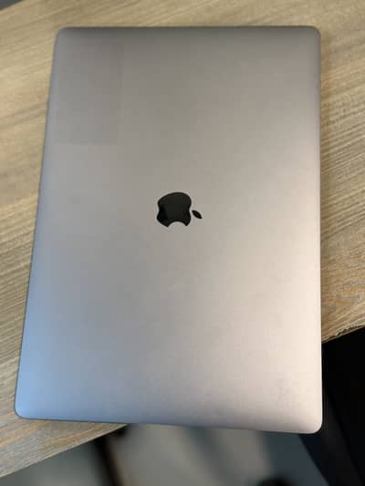 Macbook Pro 15 inch 2019 corei9
