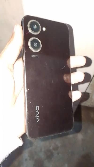 4+4/128 gb Back pe jelly lagi hui ha usi k nishan ha baqi condition ok