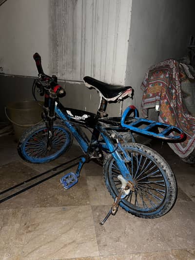 Bachon wali Cycle 18 ya 20 inch walii hai Running me hai