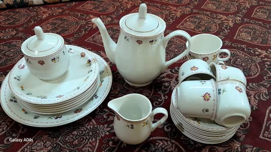 Born Tea Set