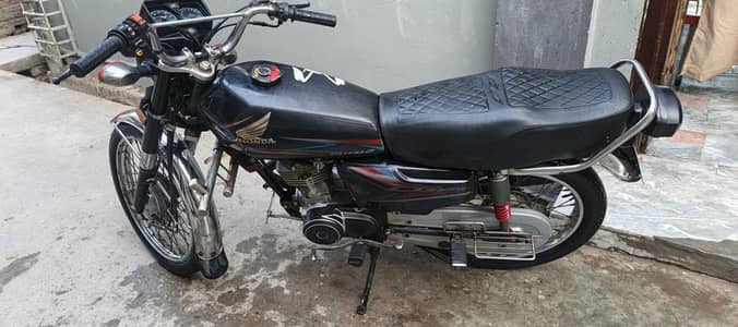 Honda 125 black color