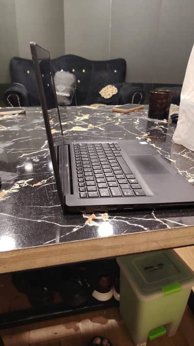 Dell latitude 7390 8gb DDR 4 processor i5 8gen Processor i5 8 Gen