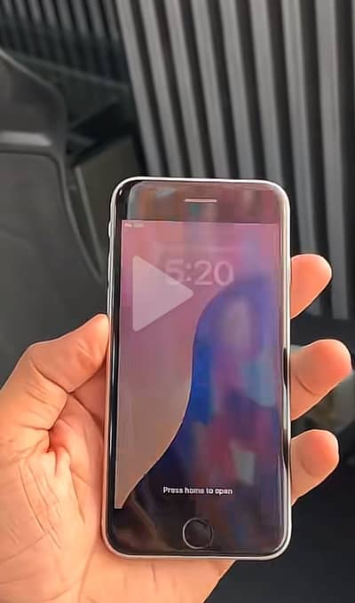 I phone se2020 for sale  with box exchange possible