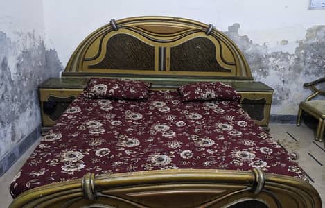 bed and darasing and bartan almari