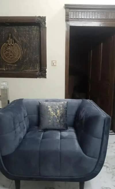 modern sofa 1 seater,2seater mzbood or achi quality ka sofa