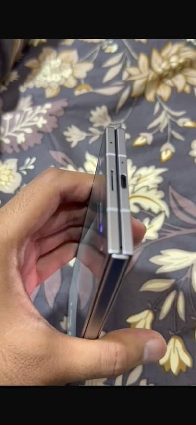 Z fold 7 complete box silver colour 12/ 512gb