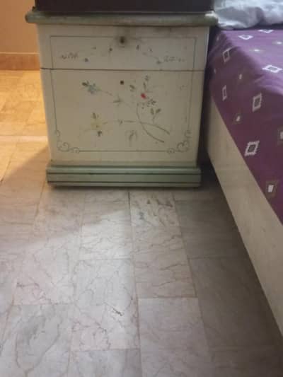 lLASNI.  KA.  bahtreen bed.  dreasing.   35000