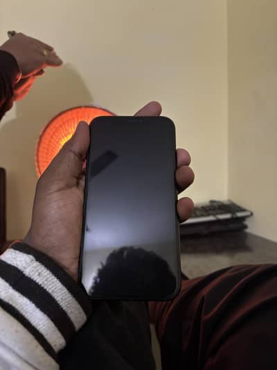 I phone xr 64 gb condition 10 by9 factory unlock