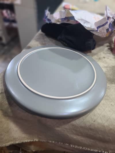 restaurant serving plates