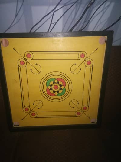 Carrom board