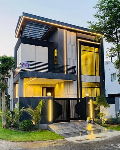 5 MARLA BRAND NEW ULTRA MODERN HOUSE FOR SALE NEAR TO PARK